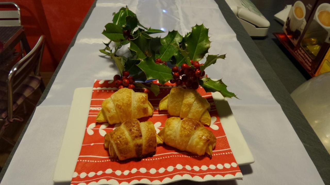 Ghiro Ghiotto Bed & Breakfast Pietra Ligure Ngoại thất bức ảnh