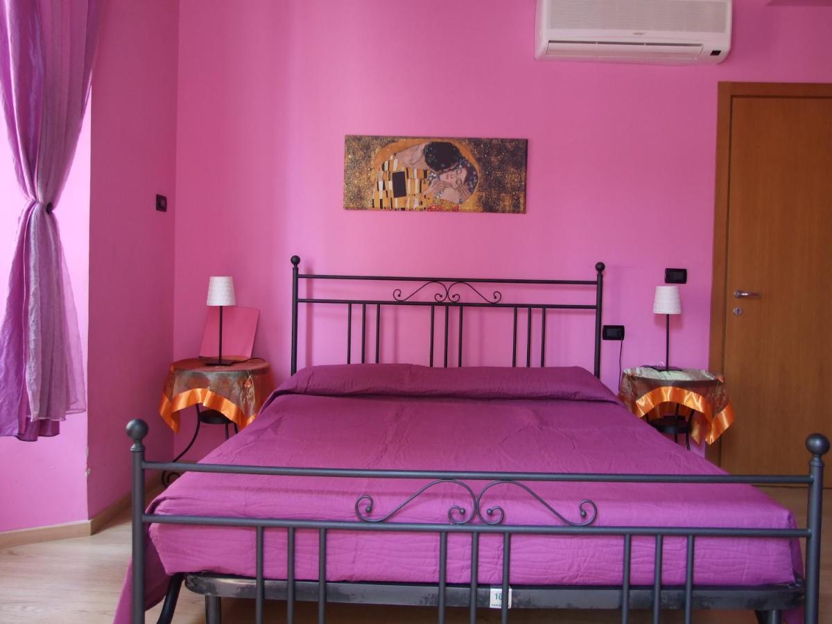 Ghiro Ghiotto Bed & Breakfast Pietra Ligure Ngoại thất bức ảnh