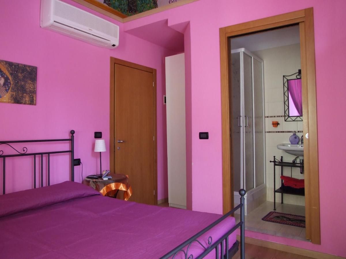 Ghiro Ghiotto Bed & Breakfast Pietra Ligure Ngoại thất bức ảnh