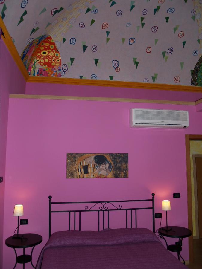 Ghiro Ghiotto Bed & Breakfast Pietra Ligure Ngoại thất bức ảnh