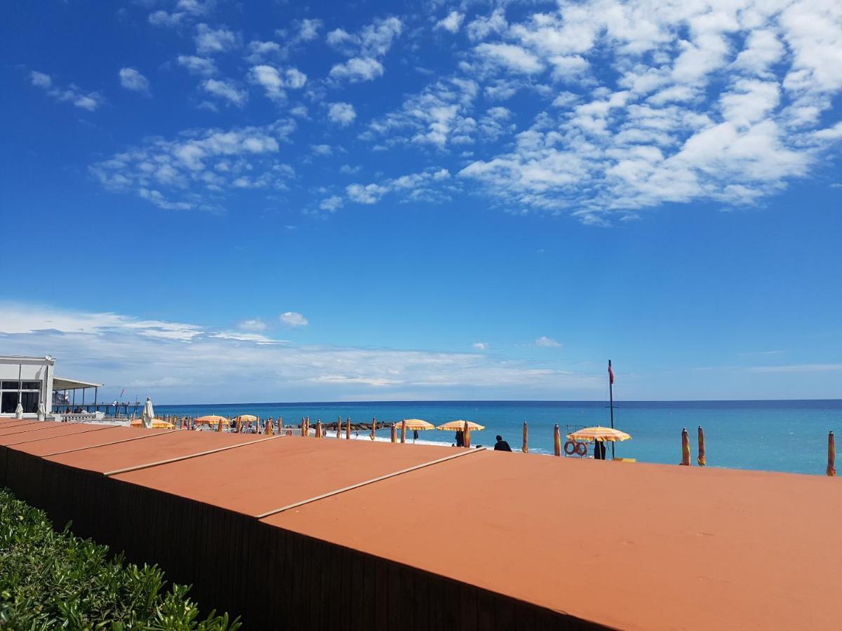 Ghiro Ghiotto Bed & Breakfast Pietra Ligure Ngoại thất bức ảnh