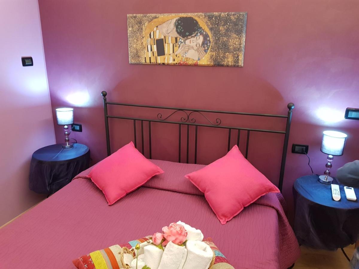 Ghiro Ghiotto Bed & Breakfast Pietra Ligure Ngoại thất bức ảnh